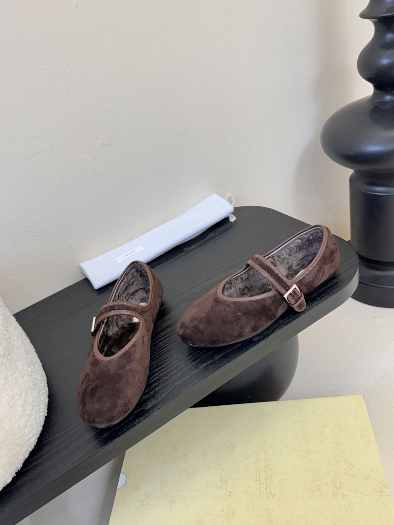 The R0w flat shoes
